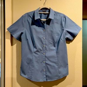 Eddie Bauer short sleeve blue button down. Wrinkle free. Size L. Like new.
